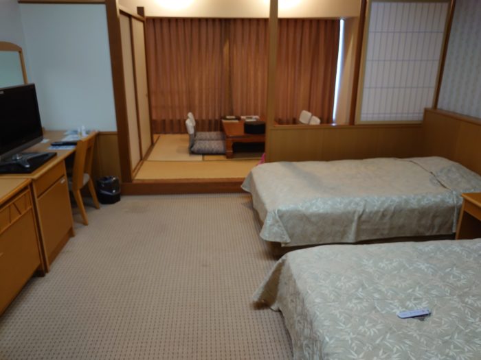 勝浦ホテル三日月部屋の様子